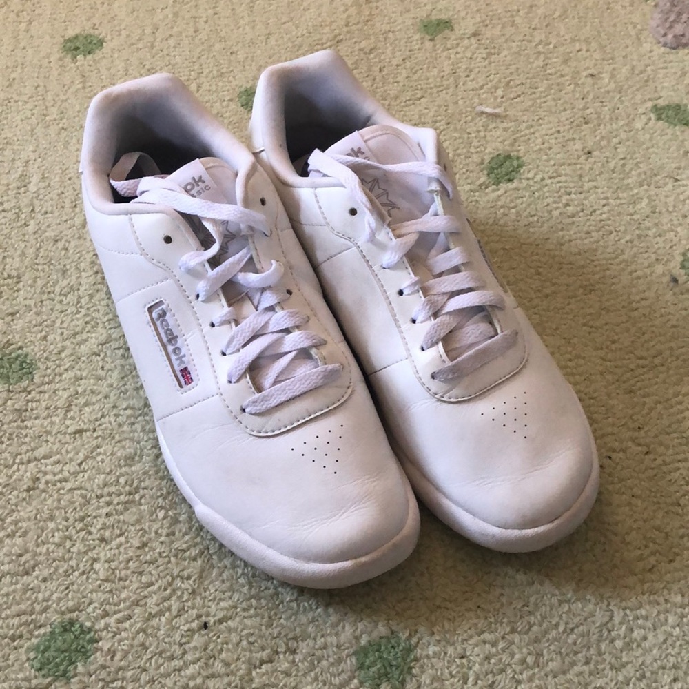 Reebok classic white shoes